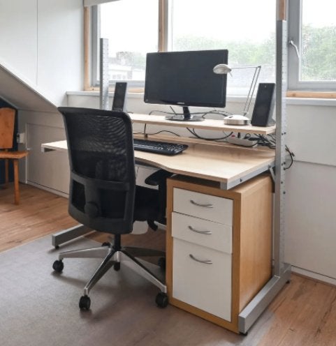 Modern bureau (Ikea Jerker), Ophalen, Gebruikt, Hout, Bruin