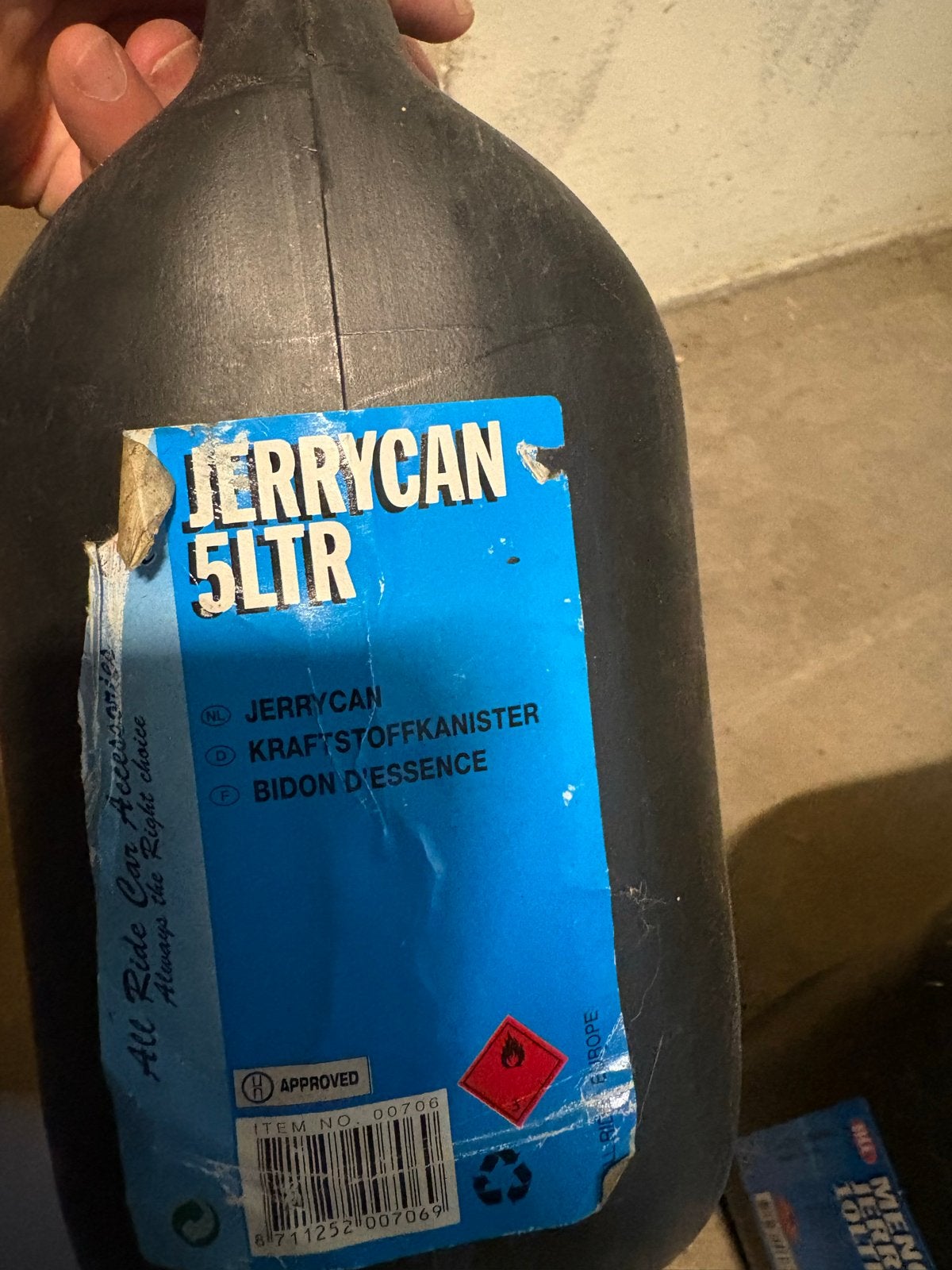Jerrycan 5L met schenktuit - Brandstofkan, Ophalen of Verzenden, Gebruikt