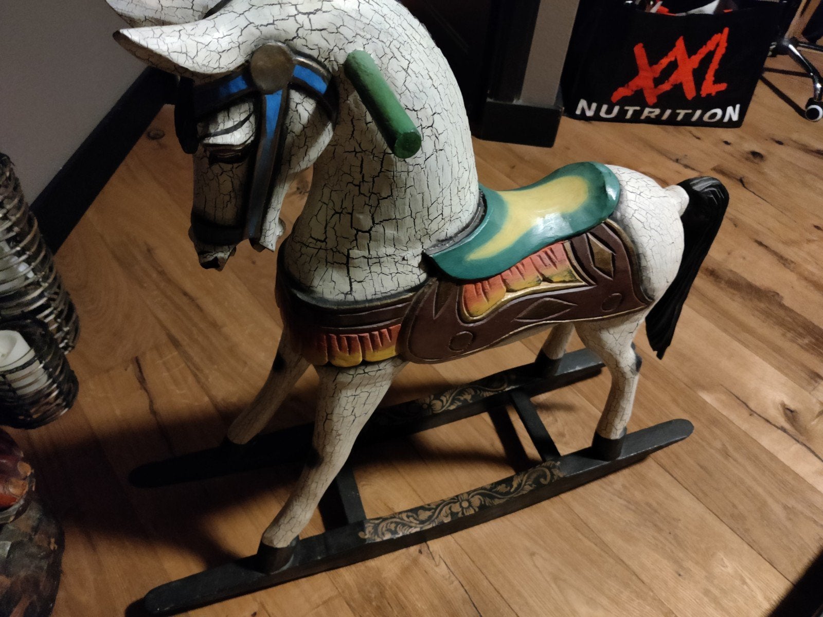 Mooi houten paardje, Ophalen