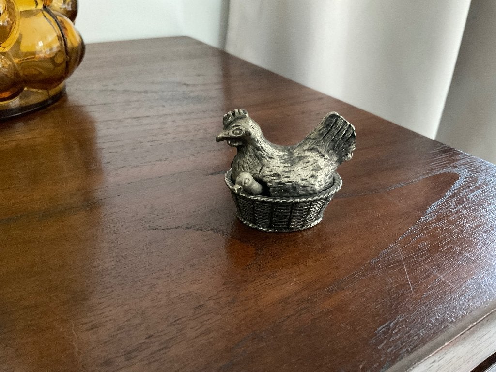 Curiosa Zoutpotje zilverkleurige kip op nest met lepeltje, Antiek en Kunst, Ophalen of Verzenden