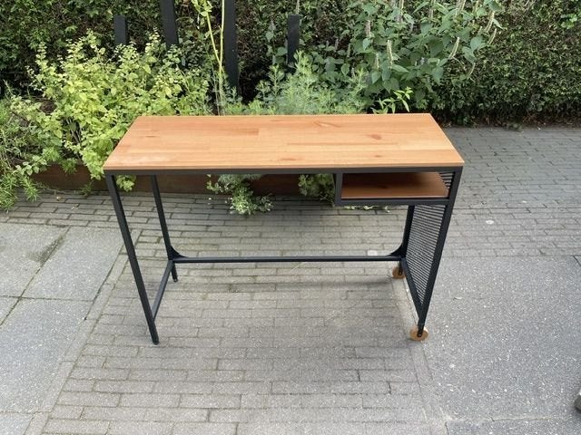 leuk bureautje, Huis en Inrichting, Bureaus, Ophalen, Gebruikt, Metaal, 37 cm