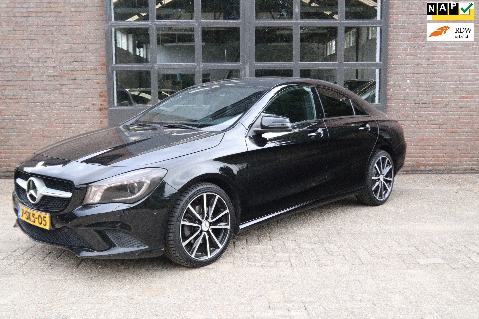 Mercedes-Benz CLA-klasse 200 Edition 1 CC-AC-PDC-NIEUWE APK, Gebruikt, 715 kg, Zwart, Bedrijf
