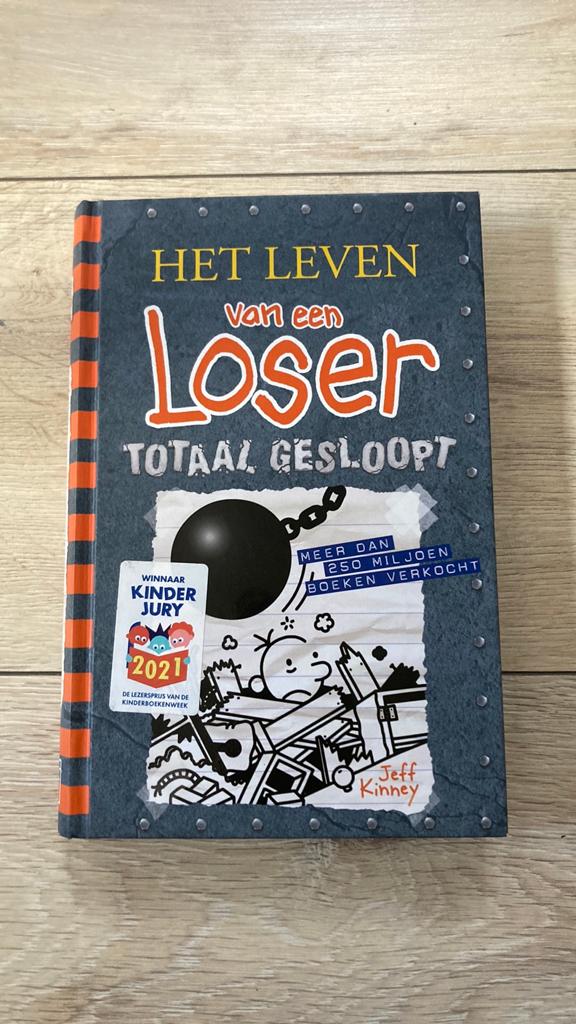 Jeff Kinney - Totaal gesloopt, Ophalen of Verzenden, Zo goed als nieuw, Jeff Kinney