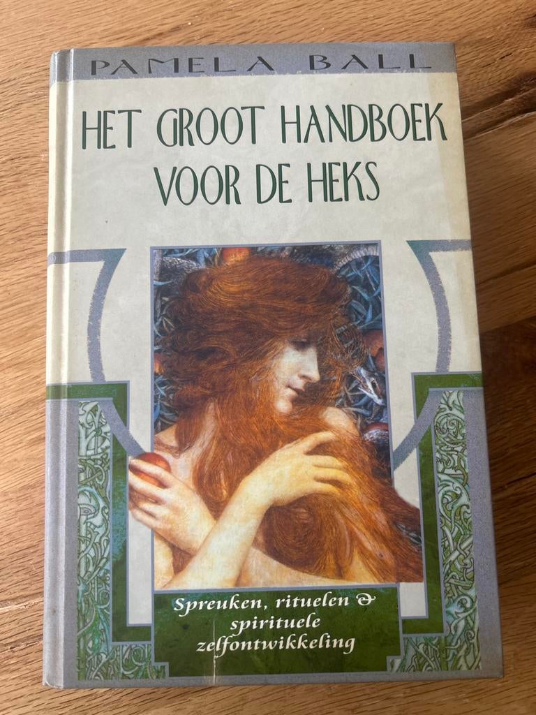 Het Groot Handboek voor de Heks - Pamela Ball, Ophalen of Verzenden, Gelezen, Spiritualiteit algemeen, Instructieboek