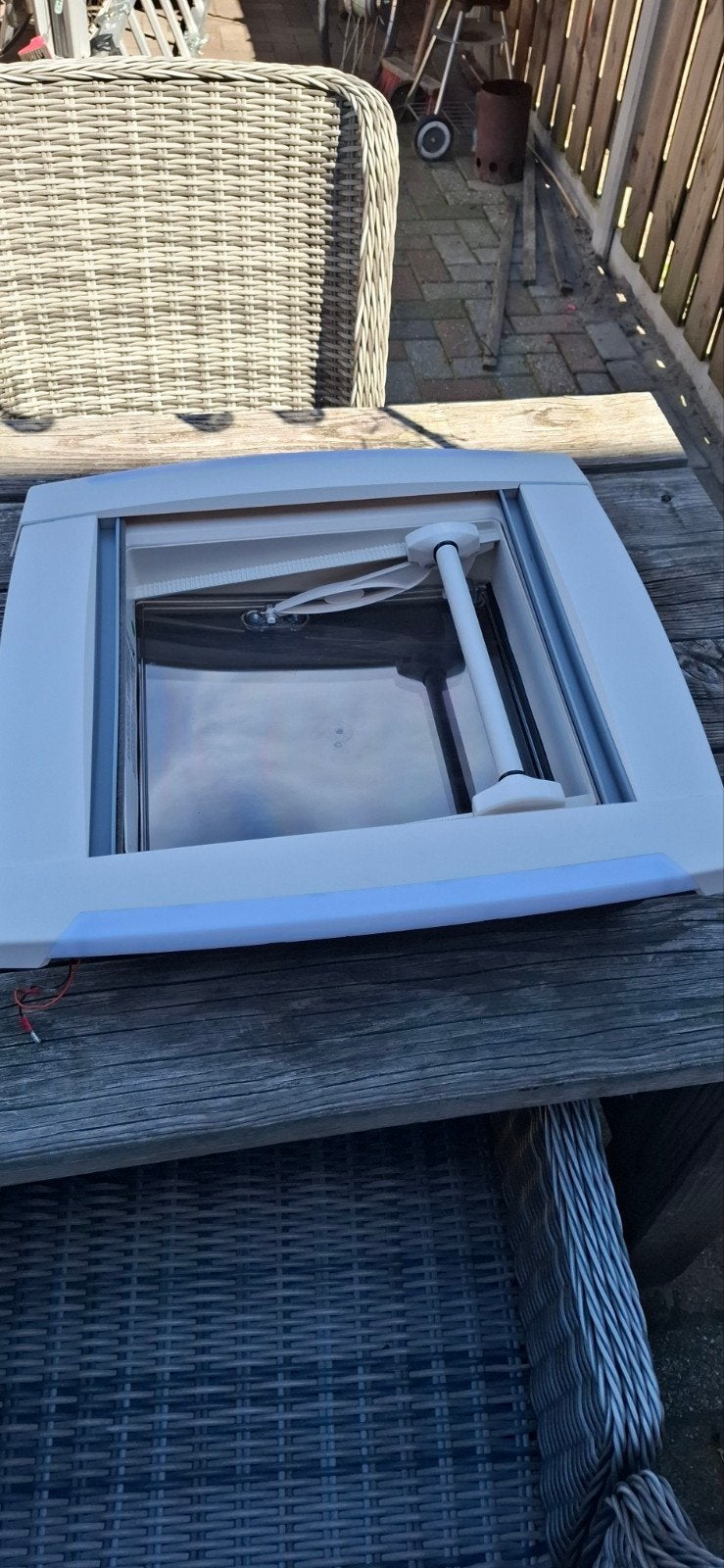 MPK VisionStar M Pro 2 Met LED verlichting 40x40 cm dakluik, Caravans en Kamperen, Caravan accessoires, Ophalen of Verzenden, Zo goed als nieuw