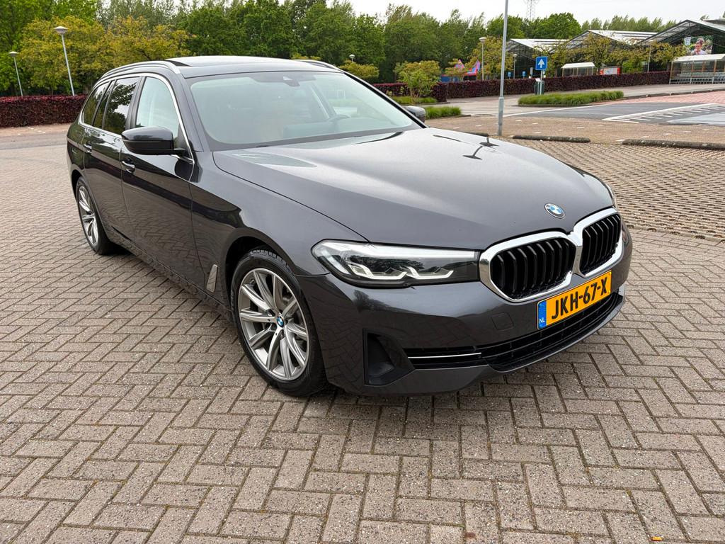 BMW 5-serie Touring 530e Business Edit Pano/TrekH. Zeer mooi, 1998 cc, Gebruikt, 4 cilinders, Hybride Elektrisch/Benzine