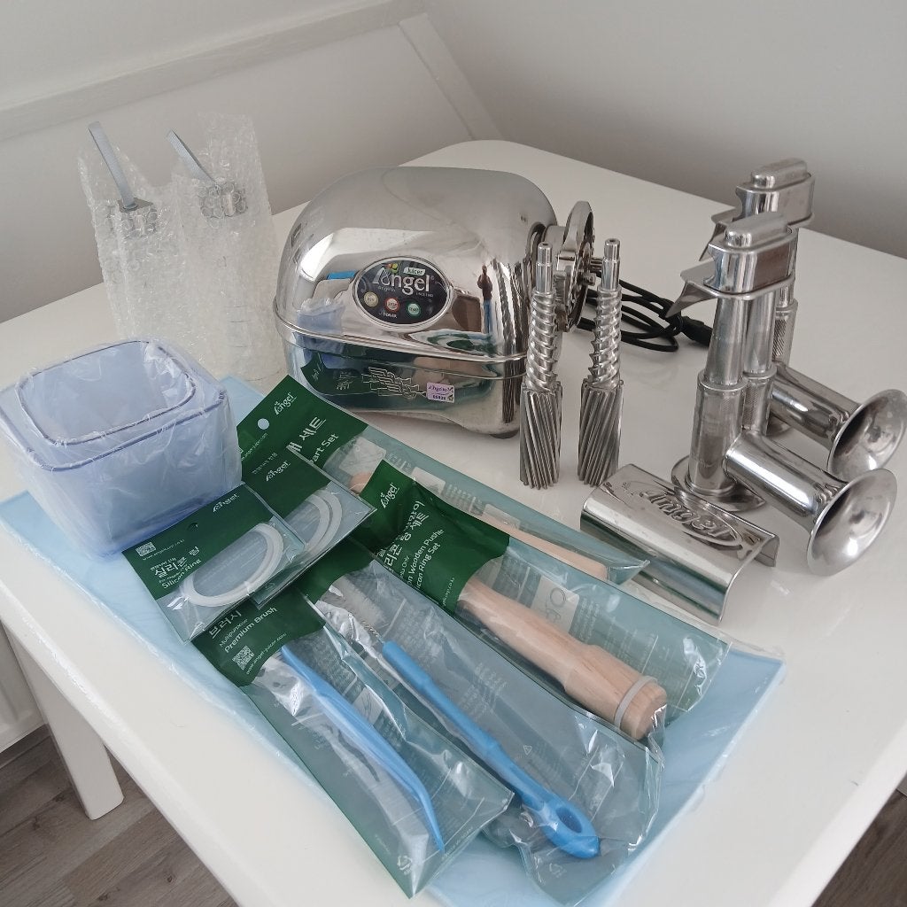 Angel Juicer 8500S met fijne en grove zeef voor zacht fruit, Ophalen of Verzenden, Zo goed als nieuw, Elektrisch, Slowjuicer
