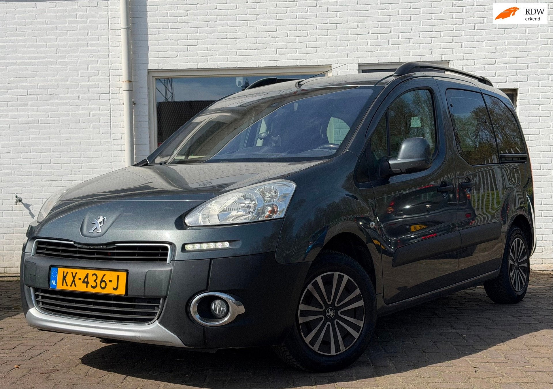 Peugeot Partner Tepee 1.6 Airco, 2 schuifdeuren, Trekhaak, Voorwielaandrijving, Euro 5, Gebruikt, 4 cilinders
