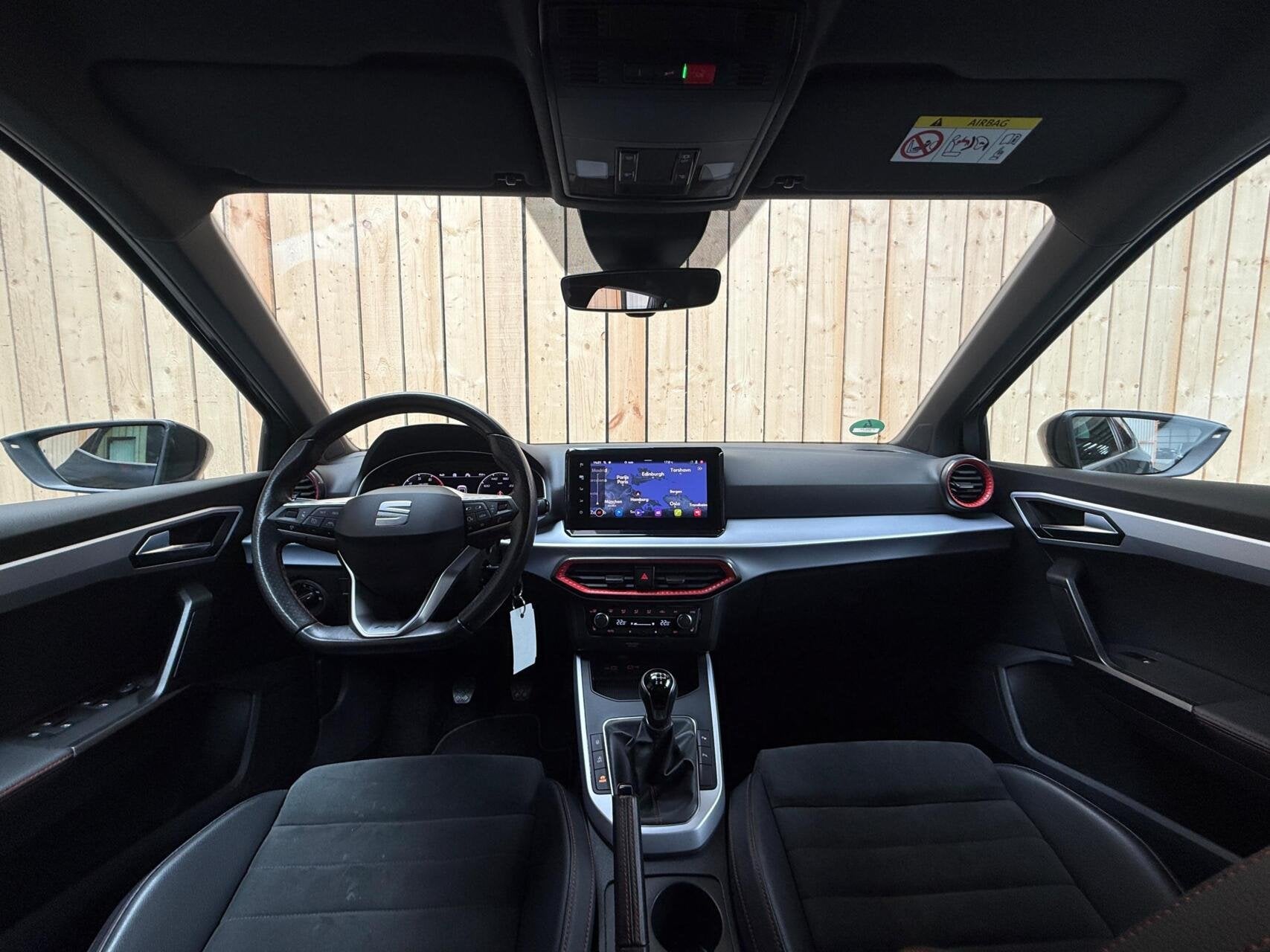Seat Arona 1.0 TSI FR Business Intense Alcantara | Apple Car, Auto's, Gebruikt, 95 pk, 49 €/maand, Origineel Nederlands