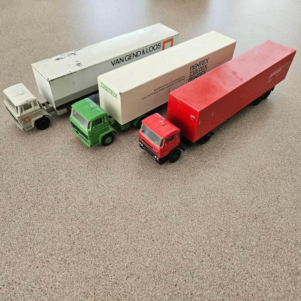 LION CAR: 3x DAF 2000/2300 serie trekkers met opleggers, Hobby en Vrije tijd, Ophalen of Verzenden, Gebruikt, Bus of Vrachtwagen
