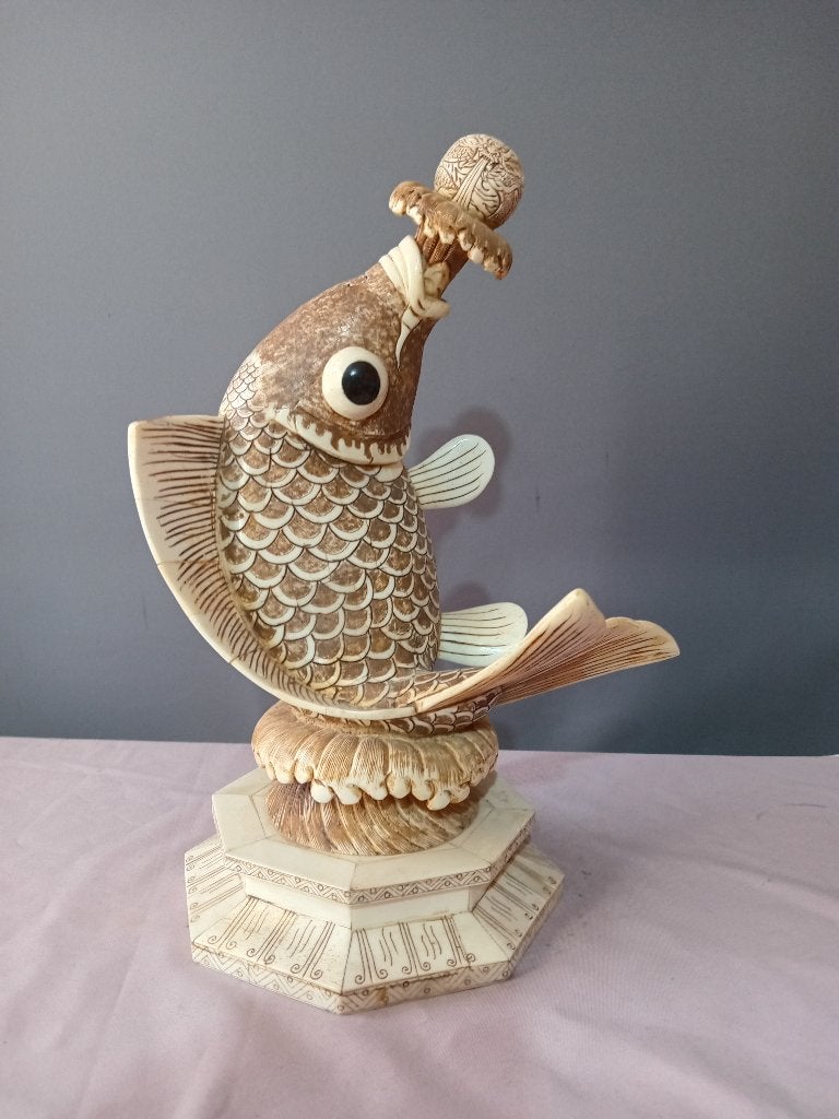 Benen Sculptuur van een Koi Vis 40cm hoog handgemaakt, Antiek en Kunst, Natuurlijk materiaal, Ophalen of Verzenden, Handgemaakt