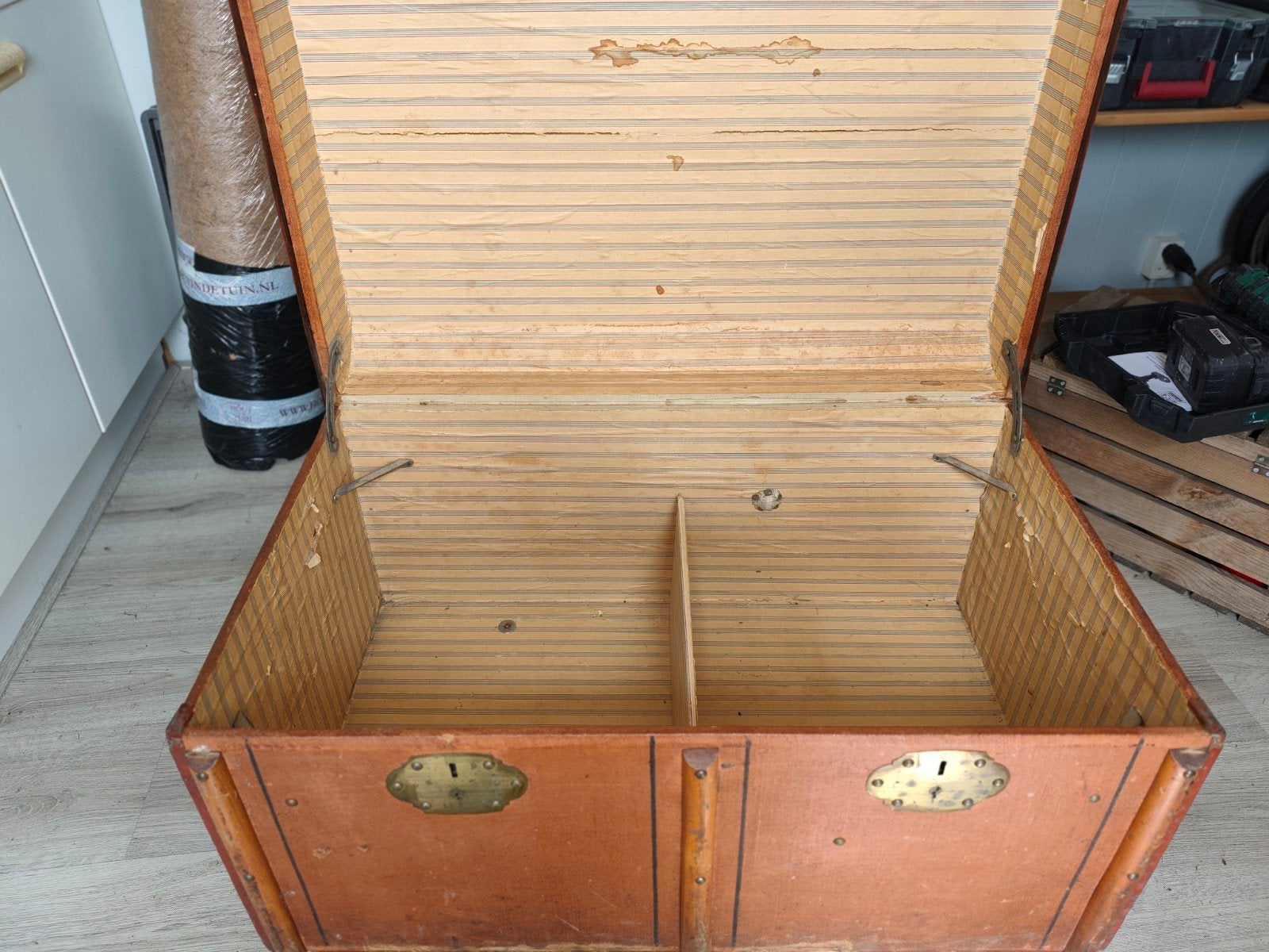 Antieke reiskoffer / kist - ca. 90 jaar oud, Antiek en Kunst, Ophalen