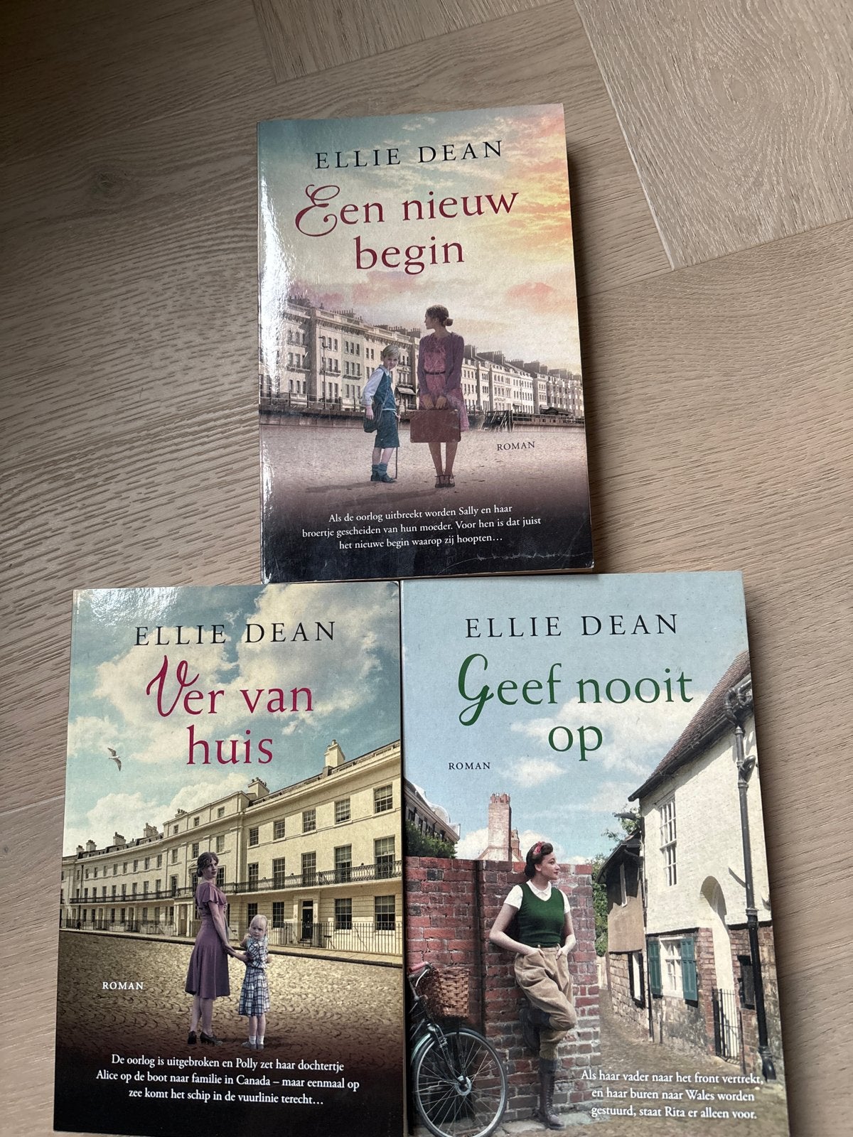 Ellie Dean boeken: Een nieuw begin, Ver van huis, Geef nooit, Ophalen of Verzenden, Zo goed als nieuw, Europa overig