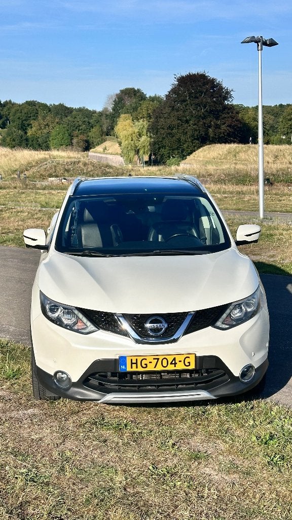 Nissan Qashqai 1.2 Dig-t 85KW 2WD CVT 2015 Wit, Auto's, Nissan, Automaat, 4 cilinders, Navigatiesysteem, Wit