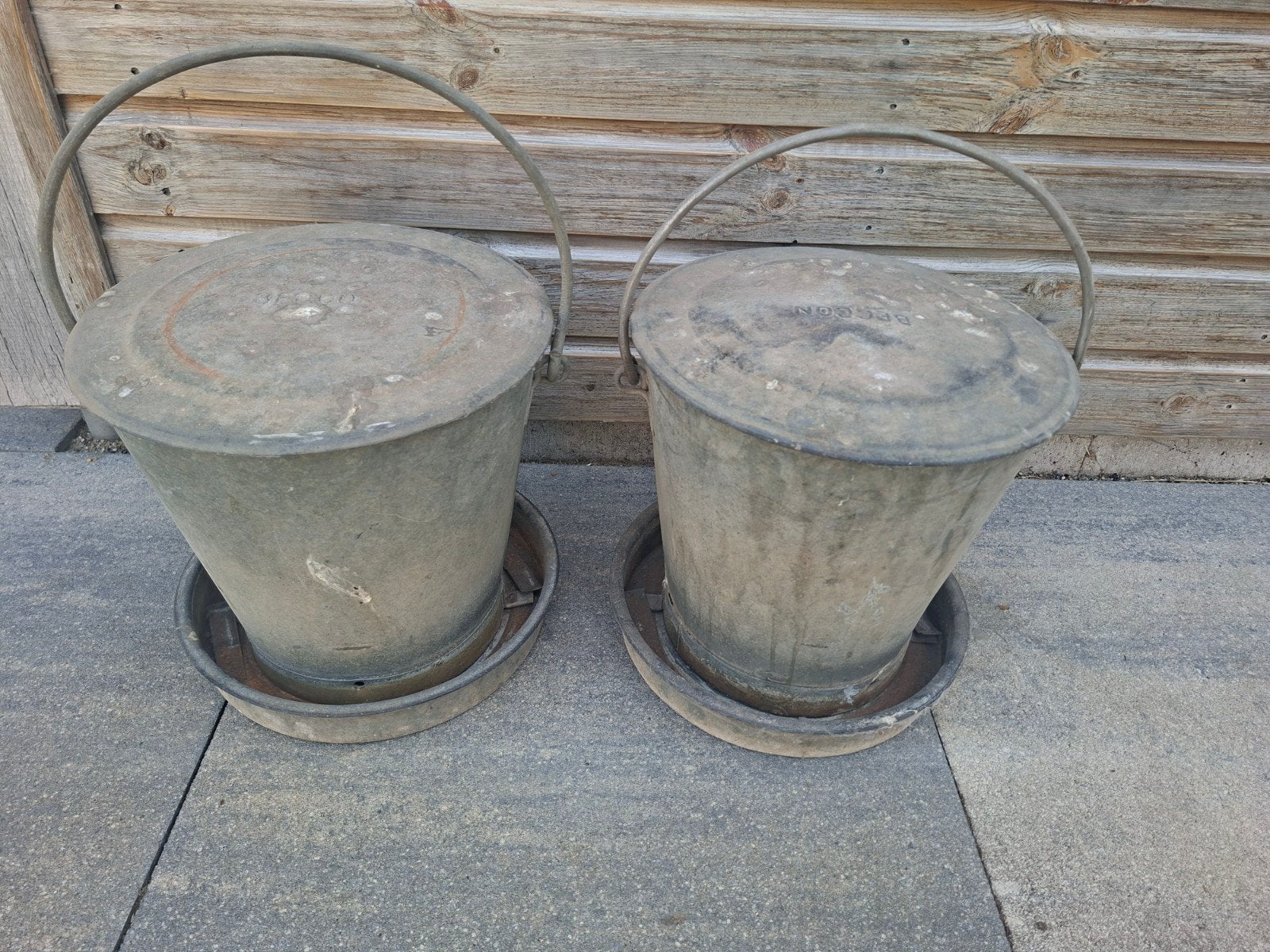 Set van 2 vintage Beccon voederbakken, Antiek en Kunst, Ophalen