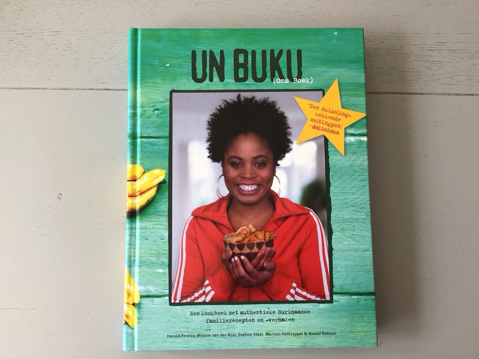 UN BUKU: Authentieke Surinaamse familierecepten, Boeken, Kookboeken, Ophalen of Verzenden, Zo goed als nieuw, Overige gebieden