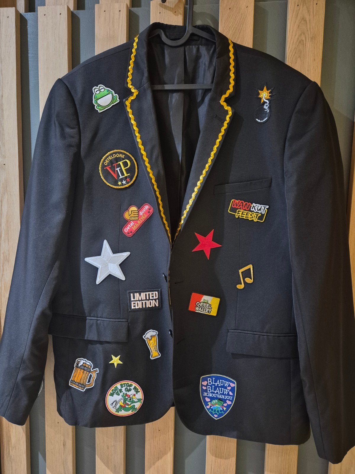 Carnavalsjas Oeteldonk stijl - Zwart met patches, Kleding | Heren, Carnaval, Maat 56/58 (XL), Kiabi, Ophalen of Verzenden