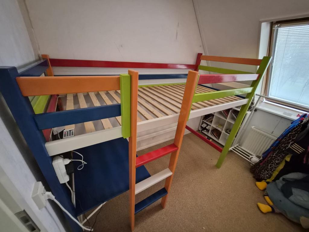 Diverse meubels: hoogslaper, nachtkastjes, banken, krukken, Huis en Inrichting, Slaapkamer | Stapelbedden en Hoogslapers, Ophalen of Verzenden