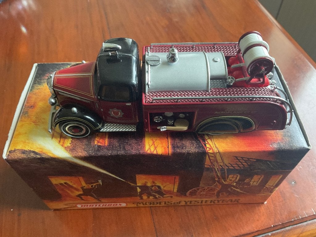 Matchbox Models of Yesteryear Bedford Airport Fire Truck mbc, Verzenden, Zo goed als nieuw, Bus of Vrachtwagen, Matchbox