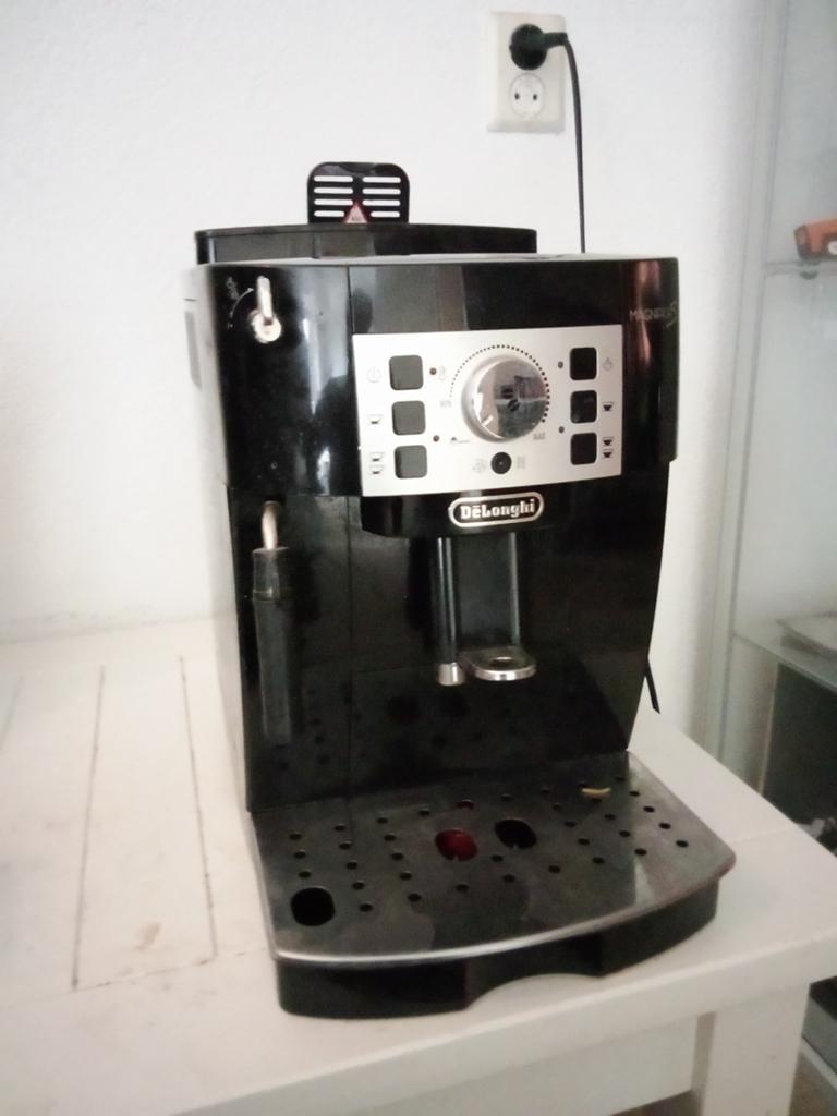 Te koop de longhi Magnificat S koffie machine, Witgoed en Apparatuur, Koffiezetapparaten, Ophalen, Koffiemachine