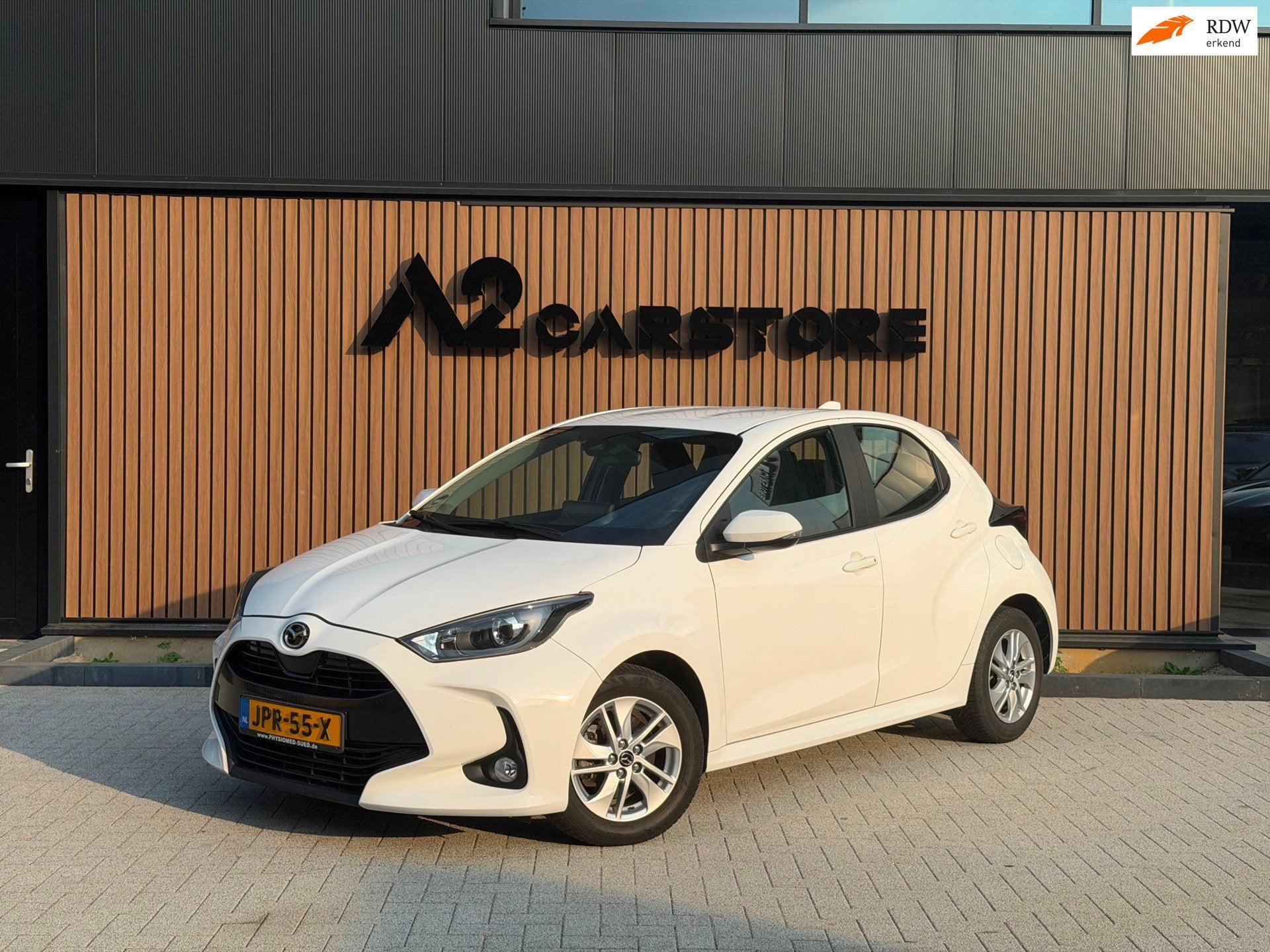 Mazda 2 Hybrid 1.5 Pure AUTOMAAT CAMERA CARPLAY TOP STAAT!, Auto's, Dealer onderhouden, Gebruikt, 450 kg, Wit