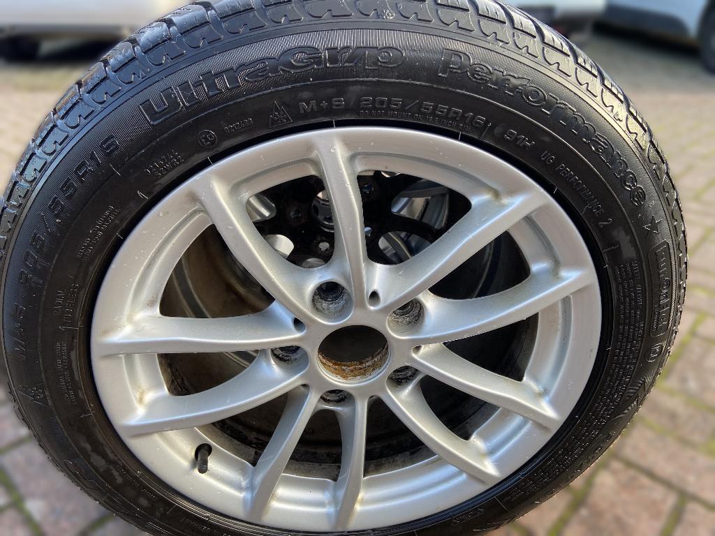 BMW 1 Serie 16 Inch Velgen style 390 + Winterbanden Goodyear, Auto-onderdelen, Banden en Velgen, Ophalen, Gebruikt, Velg(en), 16 inch