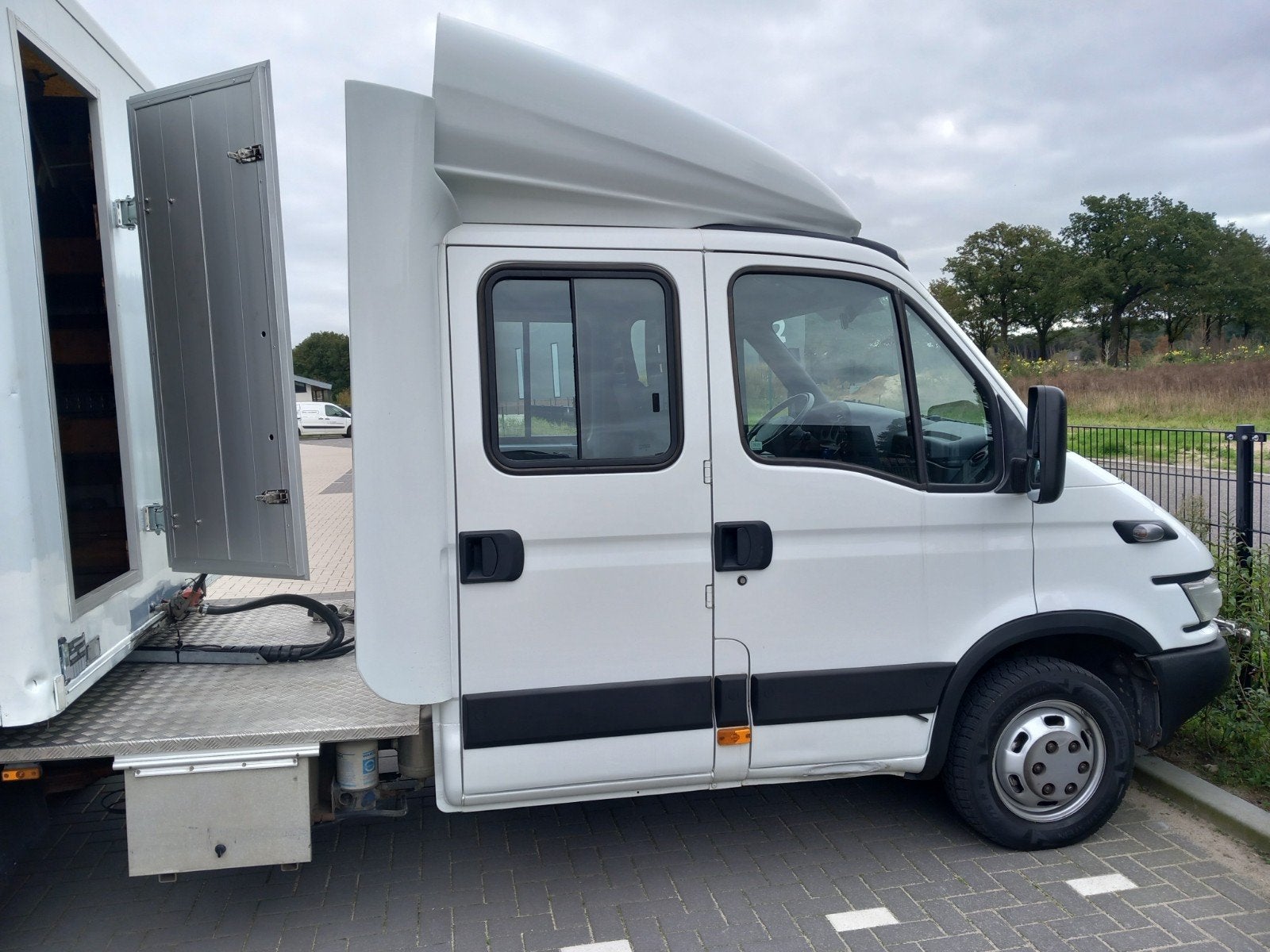 Be trekker incl trailer dubbel cabine geen tacho plicht, Achterwielaandrijving, Elektrische ramen, Iveco, Wit
