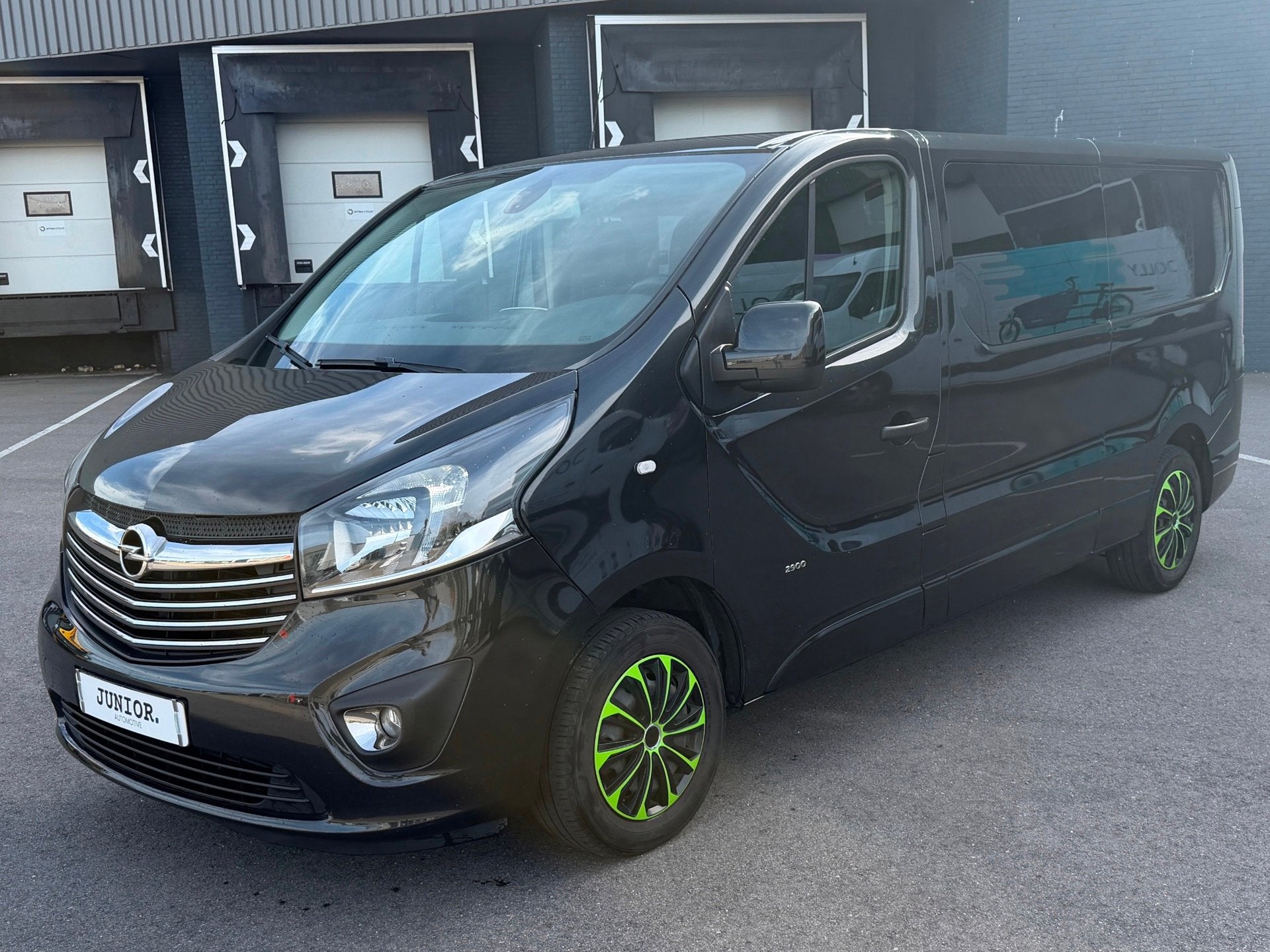 Opel Vivaro 1.6 CDTI L2H1 DC Sport 6PERSOONS/NAVI/TREKHAAK/C, Auto's, Voorwielaandrijving, Gebruikt, Origineel Nederlands, Bedrijf