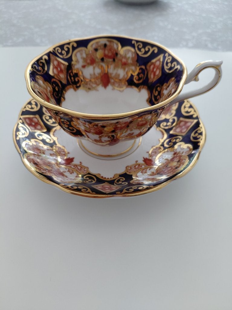 kop en schotel royal albert heirloom, Verzamelen, Porselein, Kristal en Bestek, Ophalen of Verzenden, Zo goed als nieuw, Porselein