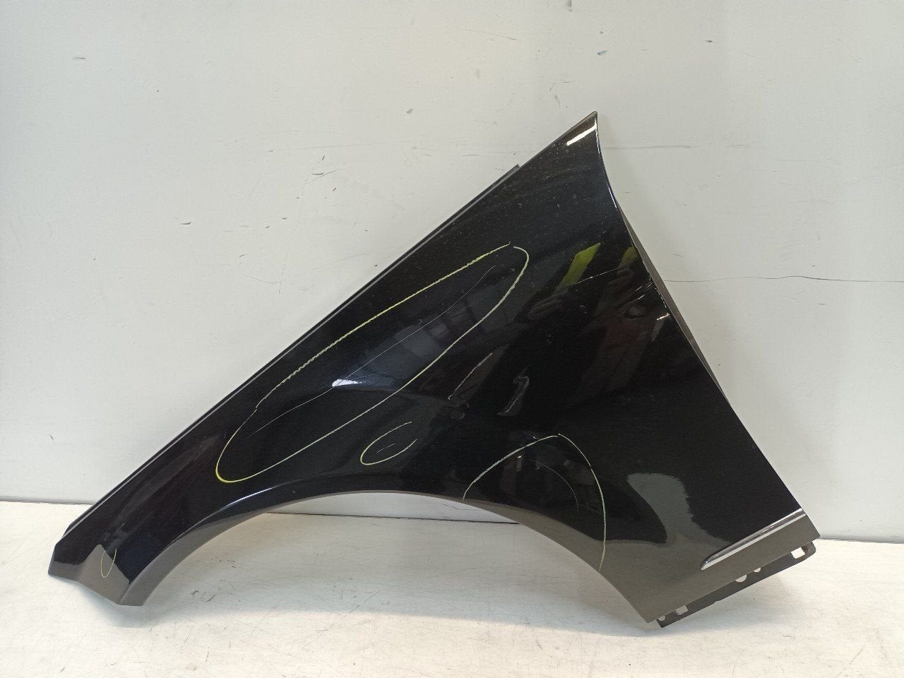 Spatbord links voor Mercedes-Benz C-Klasse, Onderdelen@venauto.nl, Van der Ven Autorecycling B.V., Gebruikt, Ettenseweg 76, 4706 PB Roosendaal, The Netherlands
