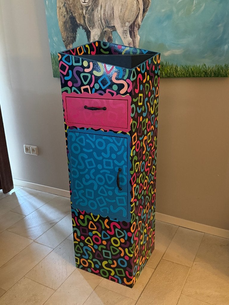 kleurrijk retro stijl handgemaakt kastje, Huis en Inrichting, Kasten | Dressoirs, Gebruikt, Minder dan 50 cm, 25 tot 50 cm, Met lade(s)