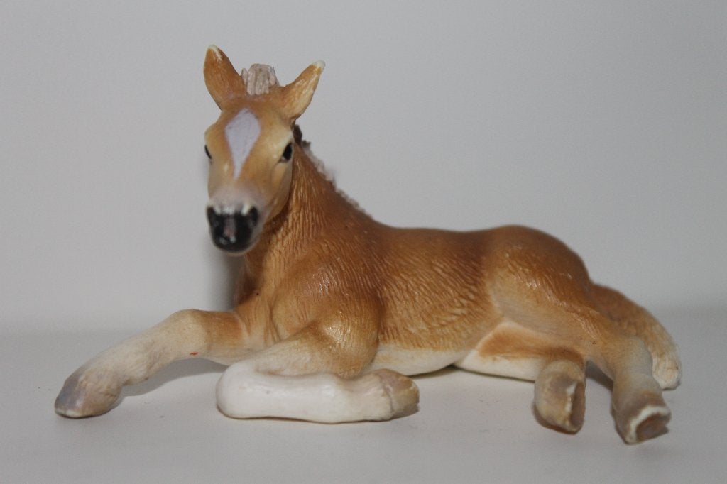 Schleich Haflinger veulen liggend 13292, Ophalen of Verzenden, Zo goed als nieuw, Dier