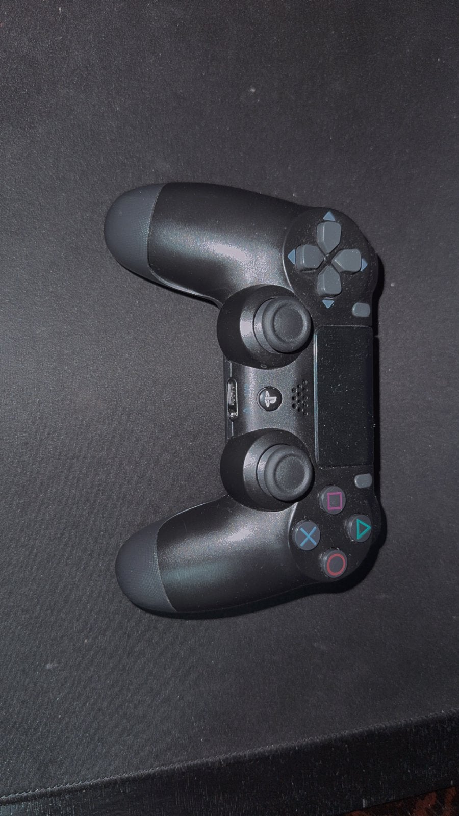 Foto 6 van PlayStation 4 Slim 1TB met 2 controllers en 2 games