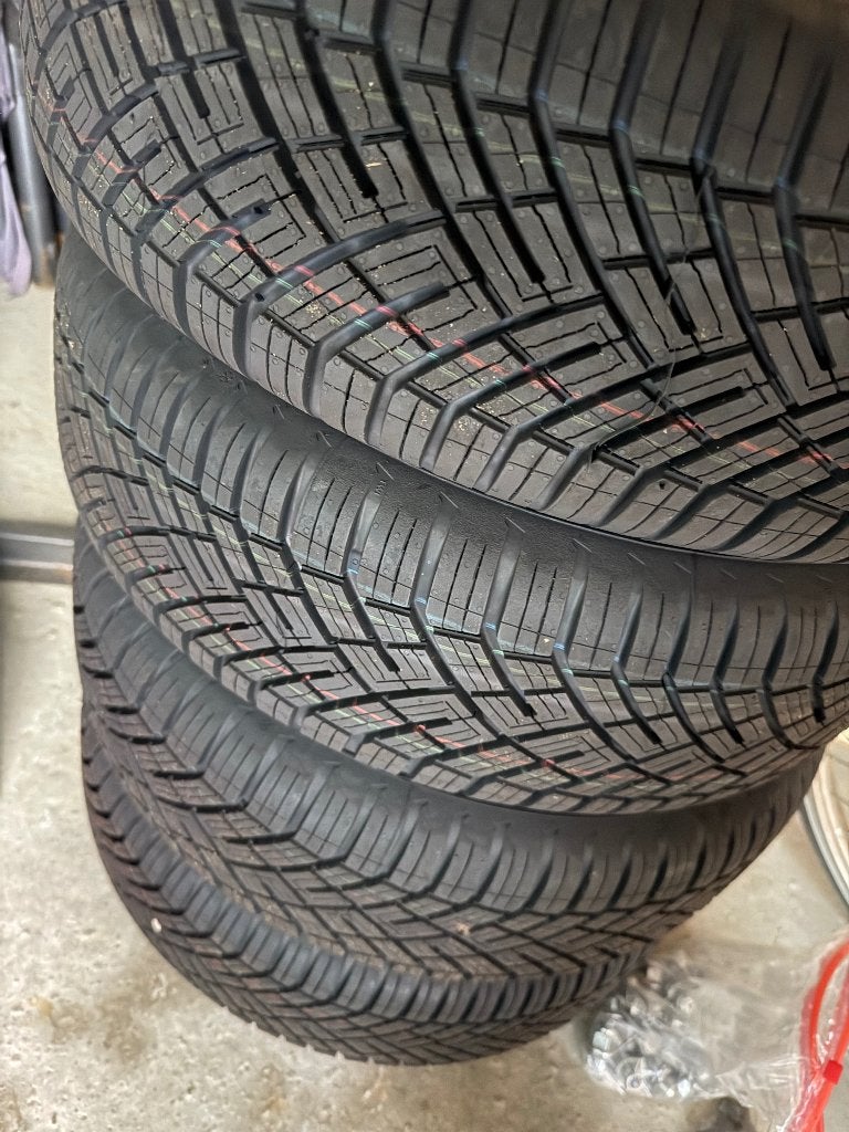 Nieuw banden Continental AllSeason Contact2 op Lexus 15 inch, Ophalen, 15 inch, Banden en Velgen, Nieuw