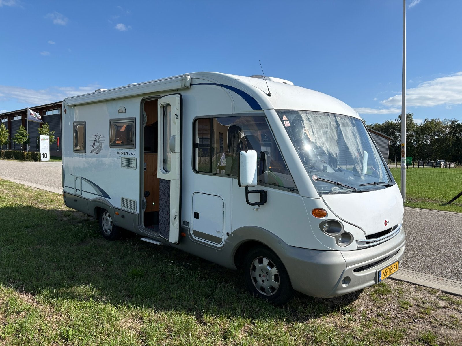 Burstner Elegance i690 met motor airco en dak airco, Integraal, Fiat, 6 tot 7 meter, Bürstner