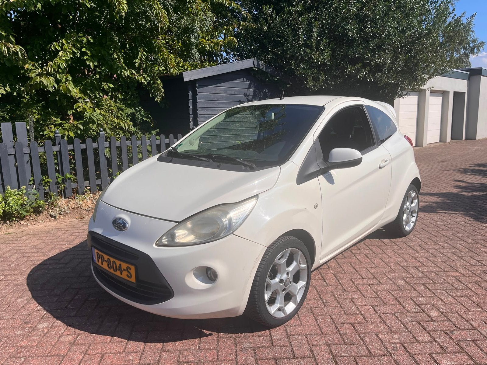 Ford Ka 1.2 51KW 2009 Wit, Voorwielaandrijving, 1242 cc, 4 cilinders, 4 stoelen