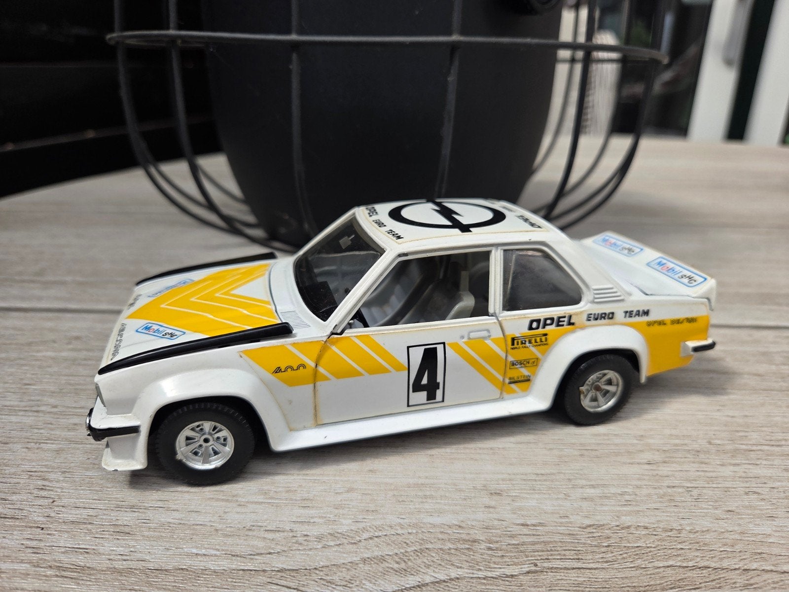 Bburago Opel Ascona 400 Rally 1:24, ., Ophalen of Verzenden, Zo goed als nieuw, .