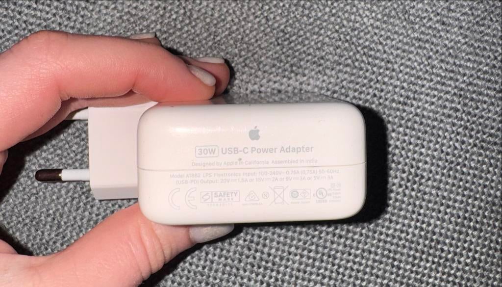 Originele Apple 30W USB-C Oplader - Goede Staat, Computers en Software, Laptop-opladers, Ophalen of Verzenden, Gebruikt
