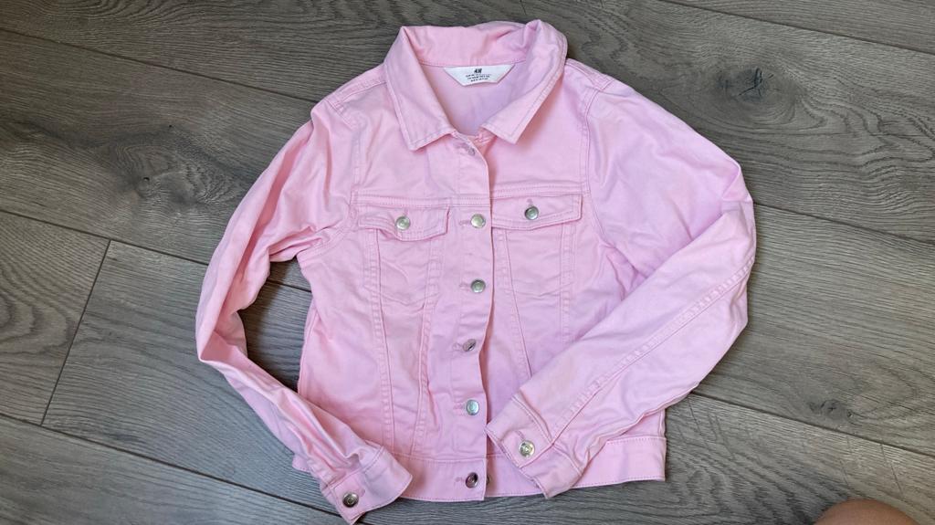 Lichtroze spijkerjas 134/140, Kinderen en Baby's, Kinderkleding | Maat 134, Ophalen of Verzenden, Zo goed als nieuw, Meisje, Jas