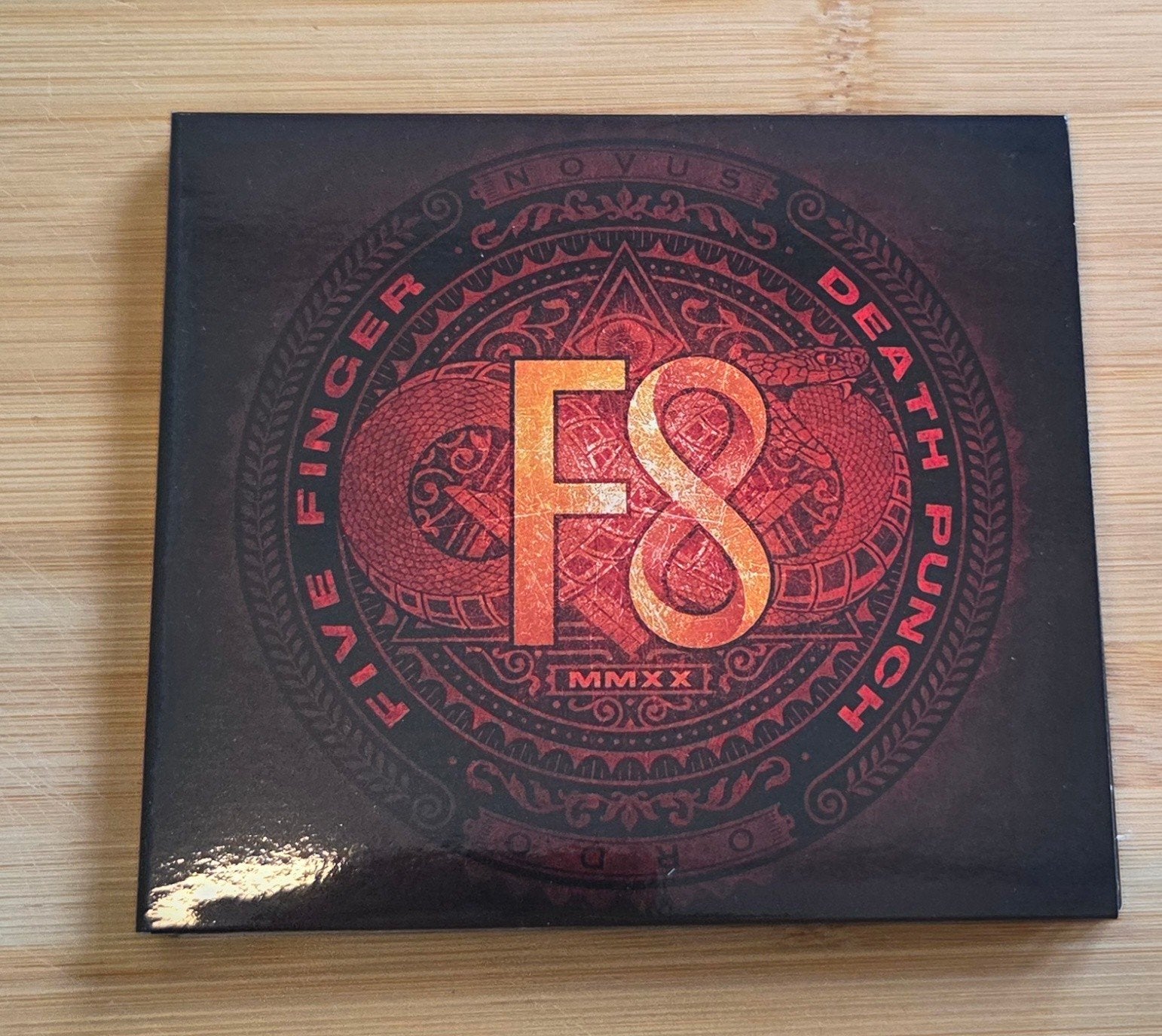 Five Finger Death Punch - F8 CD (Zo goed als nieuw), Inclusief boekje, Hardrock, Ophalen of Verzenden, Zo goed als nieuw