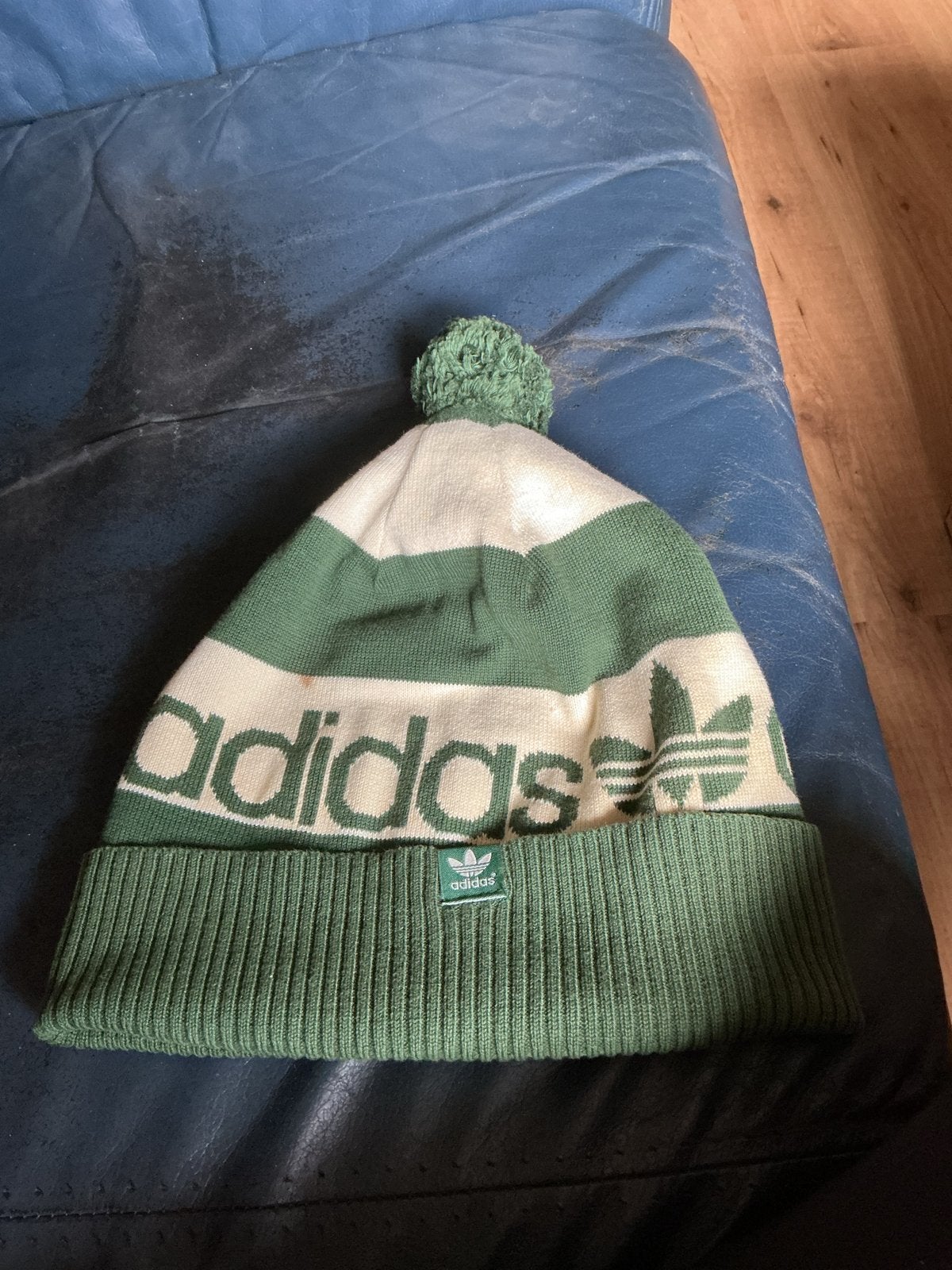 Adidas Muts Groen Wit met Pompon, Ophalen of Verzenden, Gedragen, Overige maten, Muts