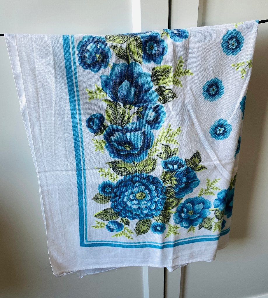 Vintage wit tafelkleedje/met kobaltblauwe bloemen, Ophalen of Verzenden, Gebruikt, Wit, Tafelkleed of Tafelzeil