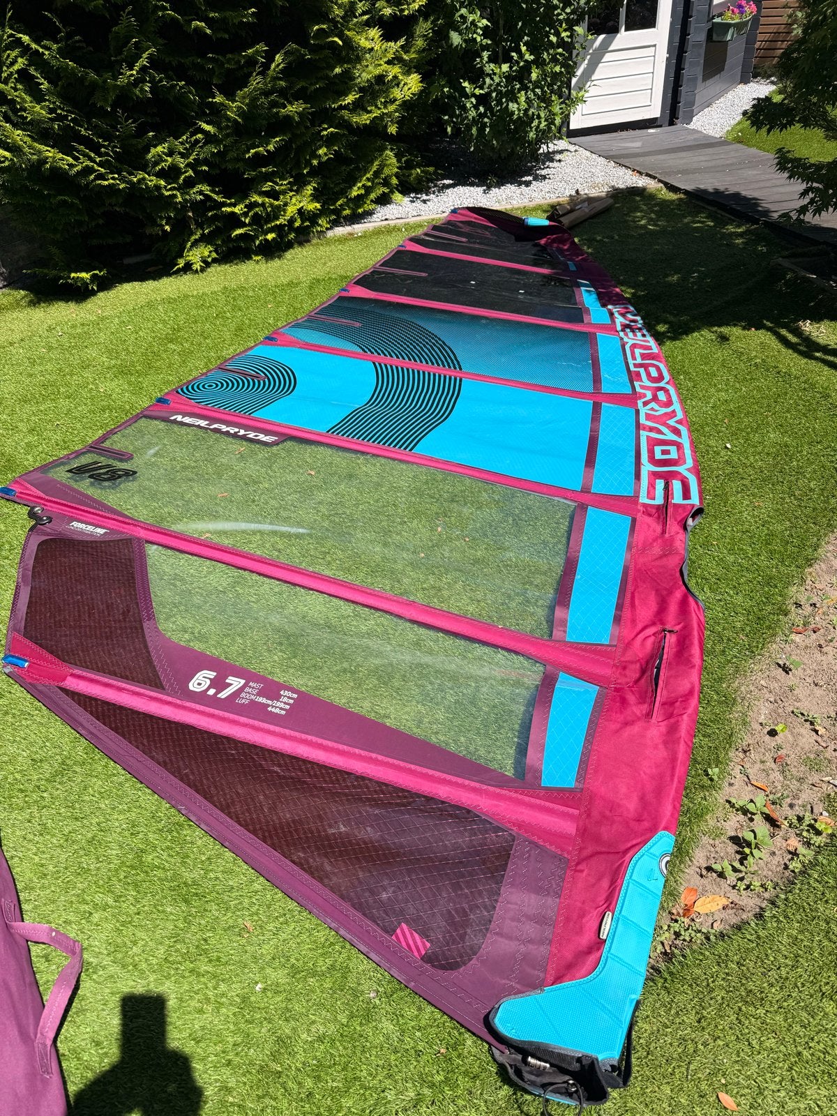 Neilpryde V8 Windsurfzeilen (6.7 m²), Ophalen, Met draagtas, 6.5 m² tot 8 m², Zo goed als nieuw