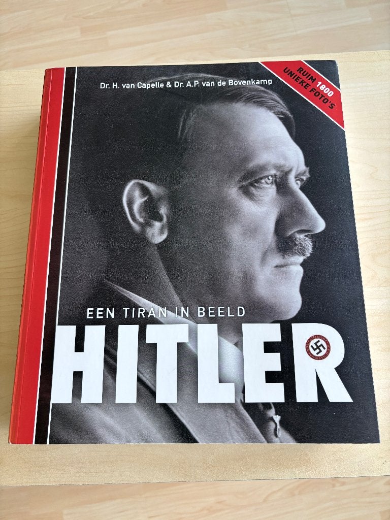 Hitler een tiran in beeld, Tweede Wereldoorlog, Ophalen of Verzenden, Zo goed als nieuw, Algemeen