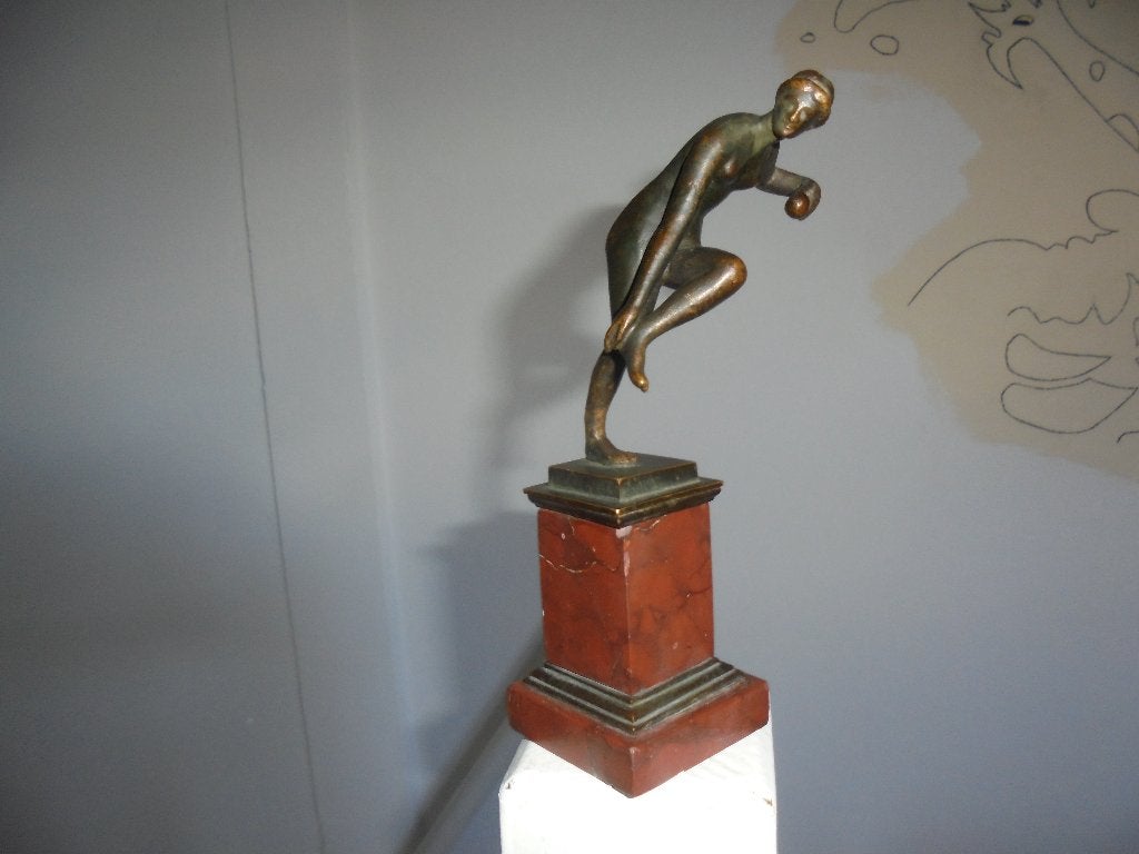 brons beeld sculptuur naakte vrouw die haar voet vasthoudt, Ophalen of Verzenden