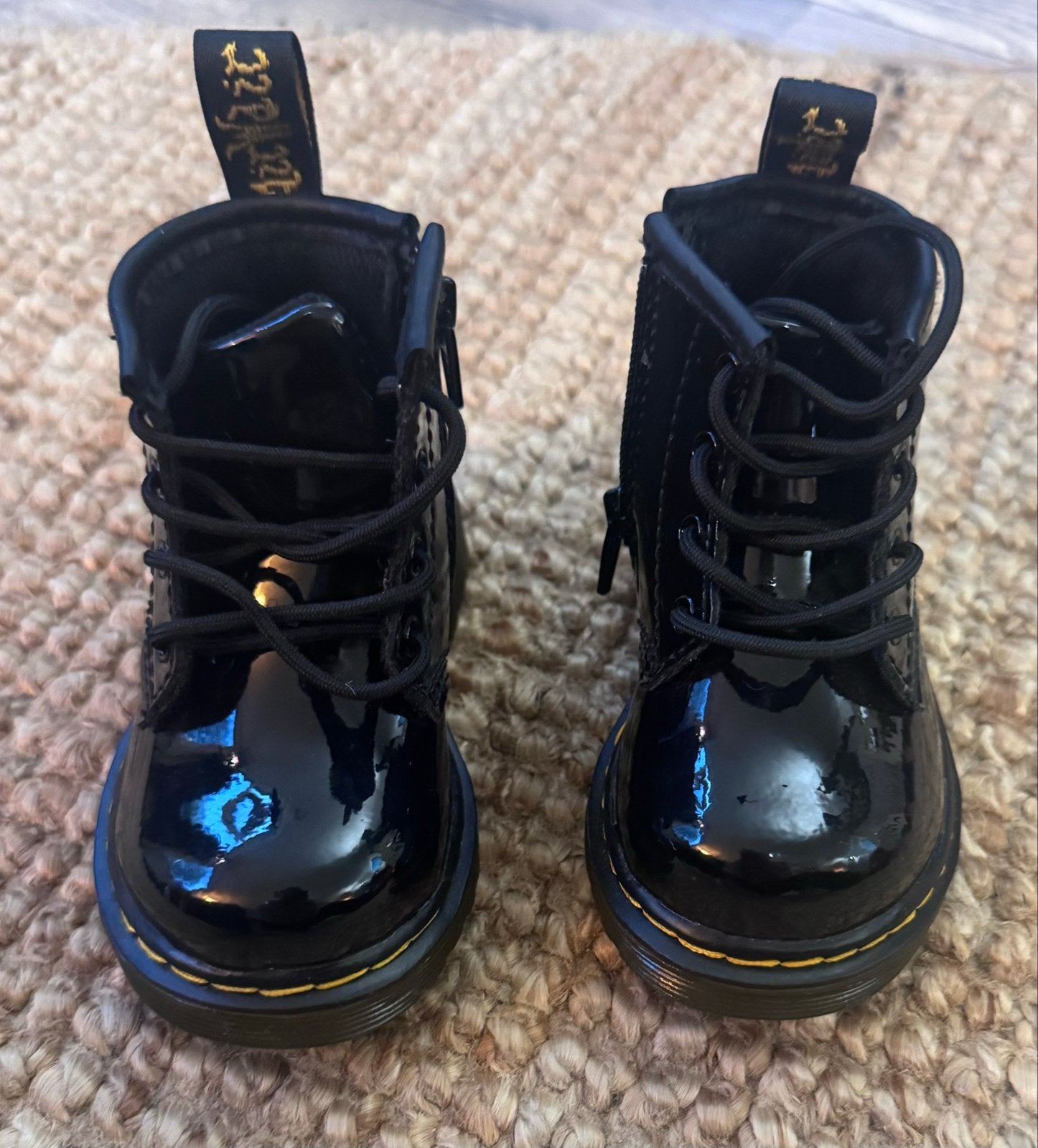 Dr. Martens lakleren laarsjes voor baby's (maat 19), Kinderen en Baby's, Babykleding | Schoentjes en Sokjes, Ophalen, Zo goed als nieuw