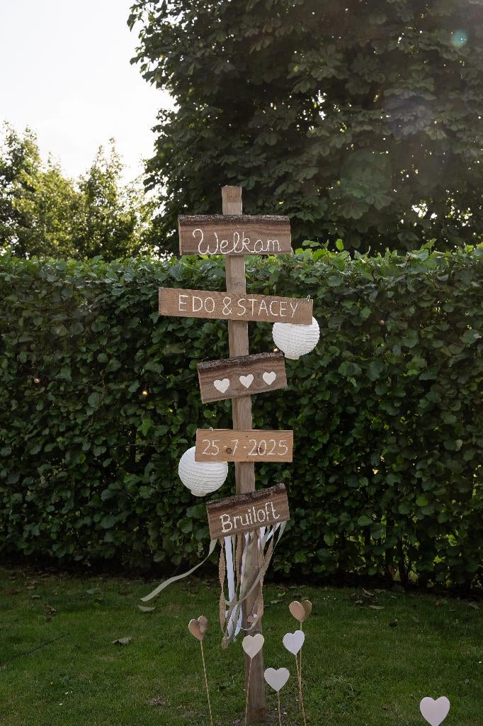 Bruiloft wegwijzer houten plankjes, Hobby en Vrije tijd, Ophalen, Gebruikt, Versiering, Geboorte of Huwelijk