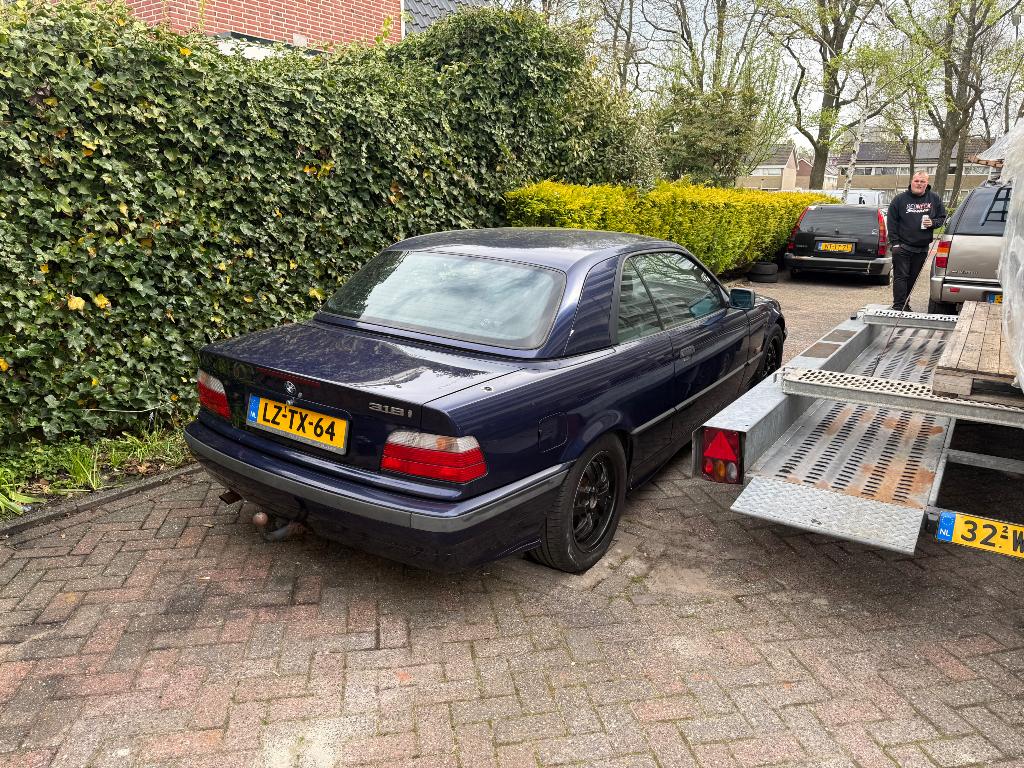 BMW 3-Serie 1.8 I 318 Cabrio Hardtop Projekt, Auto's, Achterwielaandrijving, Zwart, 4 cilinders, Cabriolet