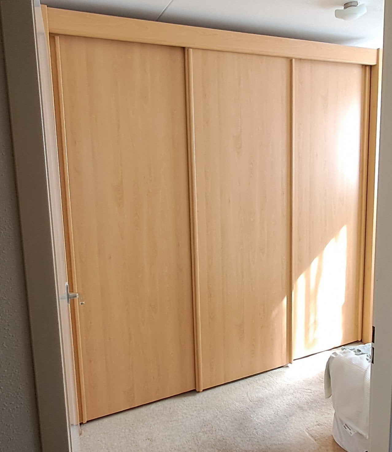 Ruime kledingkast met schuifdeuren en planken, Huis en Inrichting, Kasten | Kledingkasten, Ophalen, Met deur(en), Zo goed als nieuw