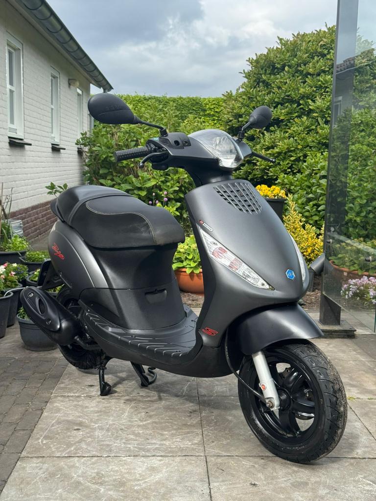 ⭐️Piaggio zip 4 takt Carburateur 50cc 2017 nette staat⭐️
